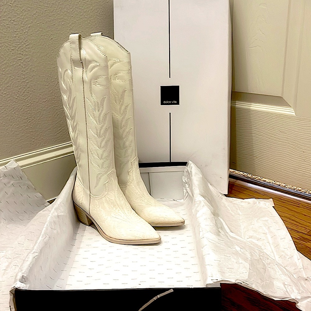 Dolce Vita Solei boots in white leather, size 6.5